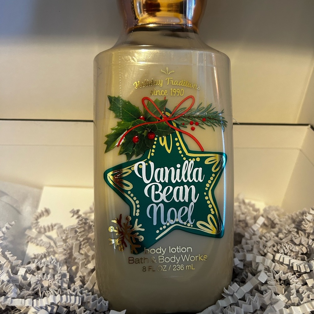 Bath & Body Works Vanilla Bean Noel Body Lotion - Cream with Green Star Accent